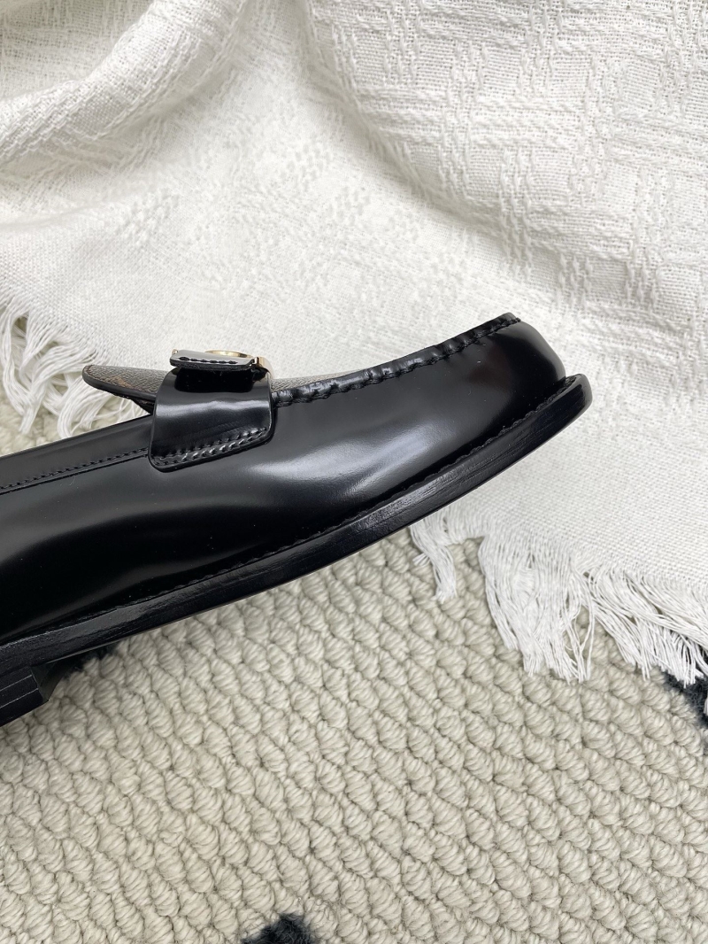 l0vis Vvtt0n loafers